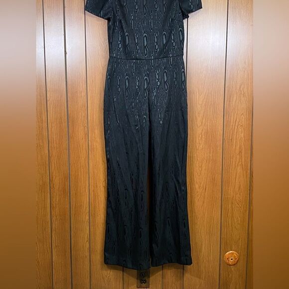 Alice + Olivia  Jorah Short-Sleeve Jumpsuit size 12 - Picture 8 of 16